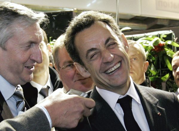 Sarkozy se dnes na zemědělském veletrhu výborně bavil.